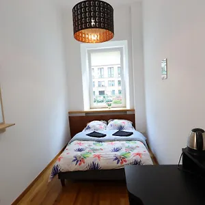 https://fantastic-c19-room-d.warsawhotelspoland.com